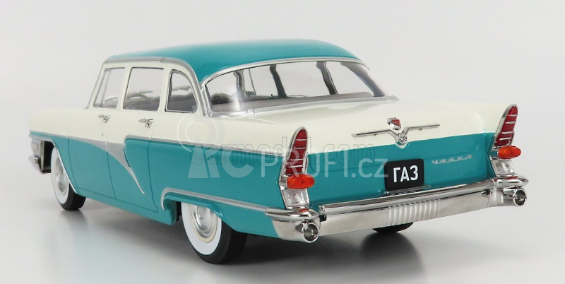 Triple9 GAZ 13 Seagull Chaika 1959 1:18 Tyrkysově Bílá
