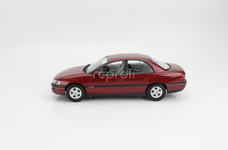 Triple9 Opel Omega B 1996 1:18 Red