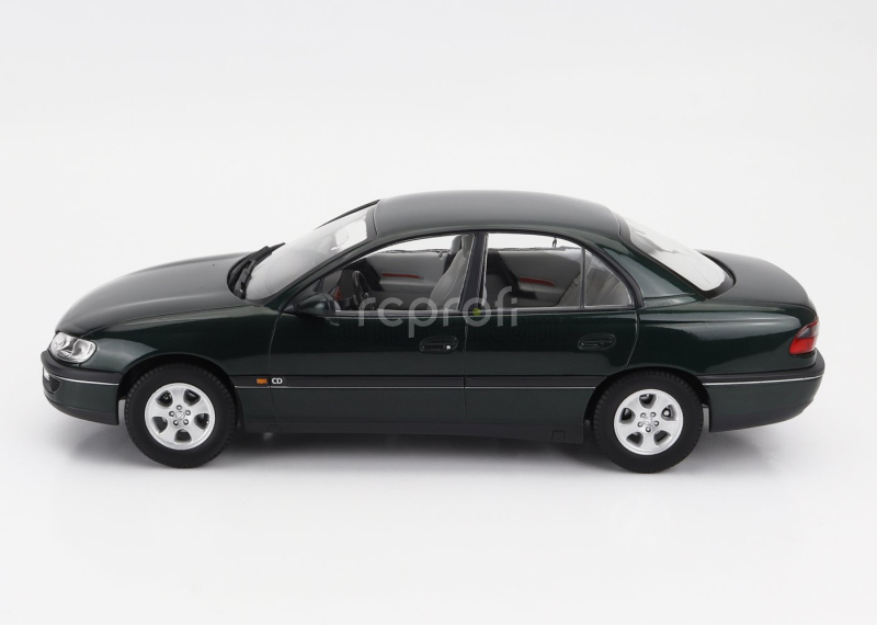 Triple9 Opel Omega B 1996 1:18 Zelená