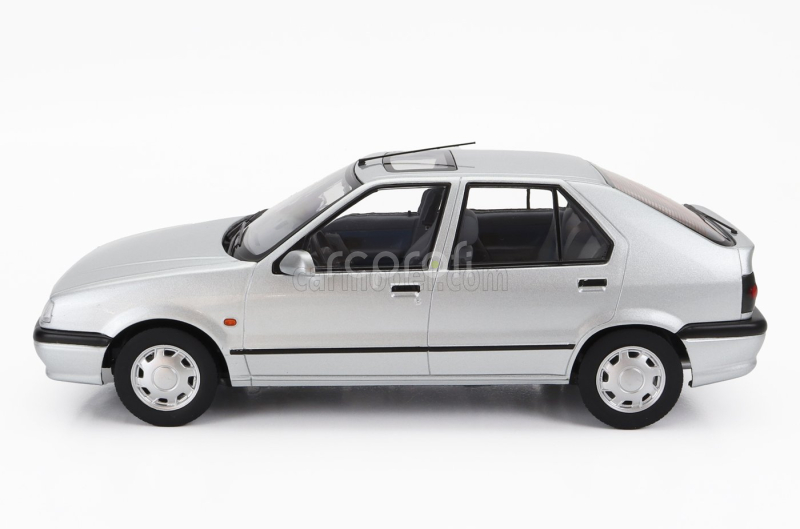 Triple9 Renault R19 1994 1:18 Silver