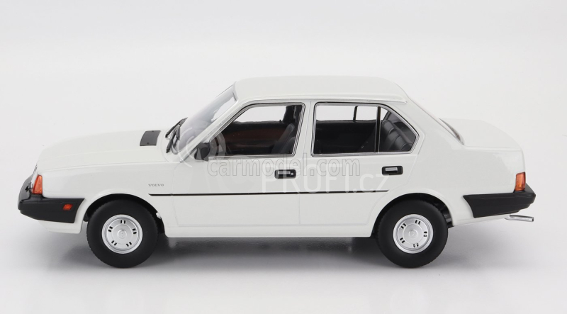 Triple9 Volvo 340 Dl 1987 1:18 Bílá