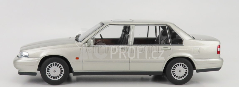 Triple9 Volvo 960 1996 1:18 Stříbrný Písek Met