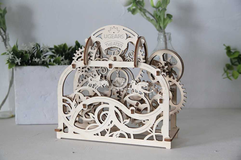 Ugears 3D dřevěné mechanické puzzle Divadlo