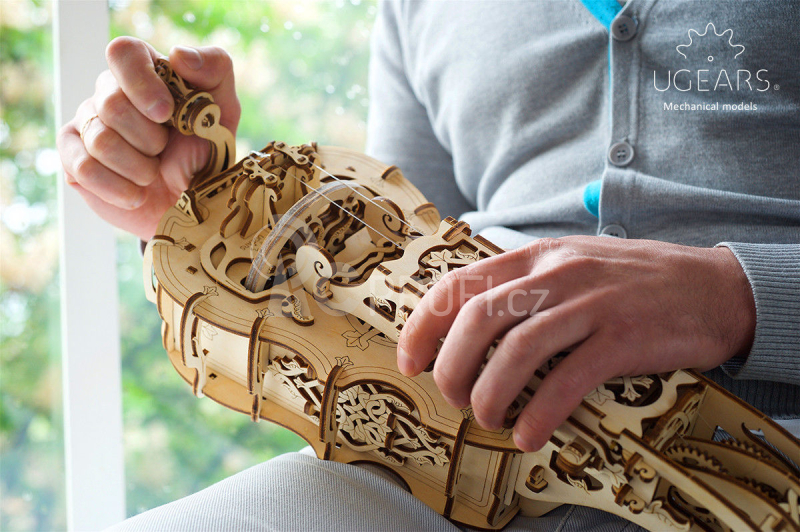 Ugears 3D dřevěné mechanické puzzle Hurdy-Gurdy