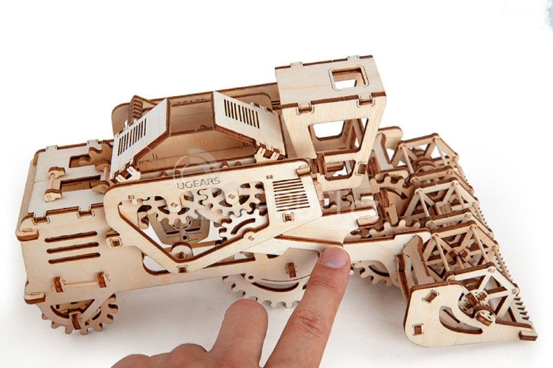 Ugears 3D dřevěné mechanické puzzle Kombajn