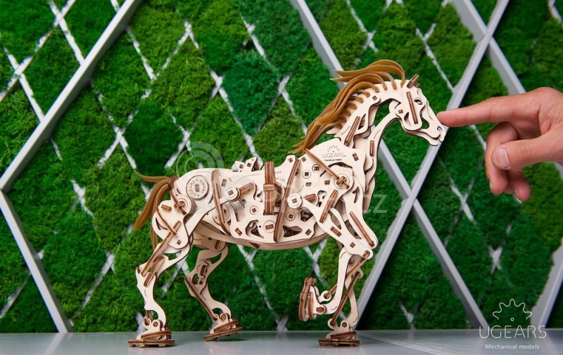 Ugears 3D dřevěné mechanické puzzle Kůň