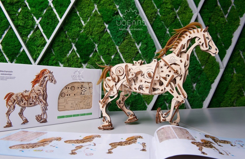 Ugears 3D dřevěné mechanické puzzle Kůň