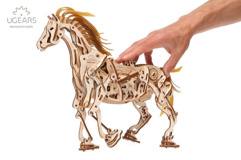 Ugears 3D dřevěné mechanické puzzle Kůň