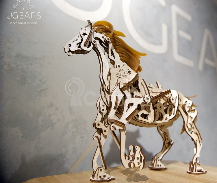 Ugears 3D dřevěné mechanické puzzle Kůň