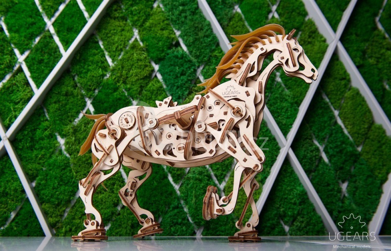 Ugears 3D dřevěné mechanické puzzle Kůň