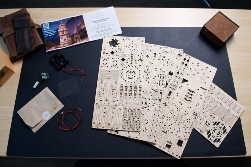 Ugears 3D dřevěné mechanické puzzle Maják Split Rock