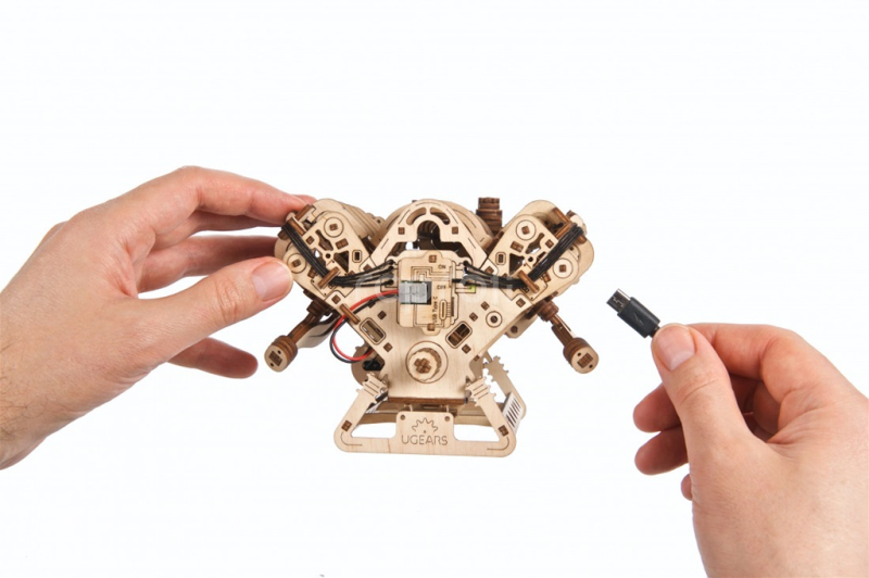 Ugears 3D dřevěné mechanické puzzle Motor V8