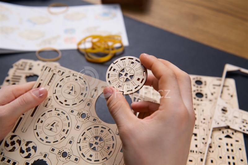 Ugears 3D dřevěné mechanické puzzle NASA, Lunární vozítko