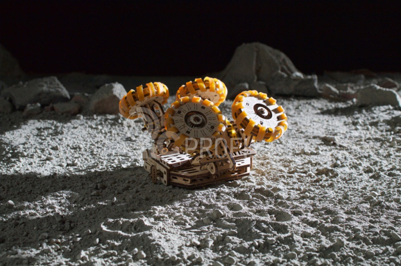 Ugears 3D dřevěné mechanické puzzle NASA, Lunární vozítko
