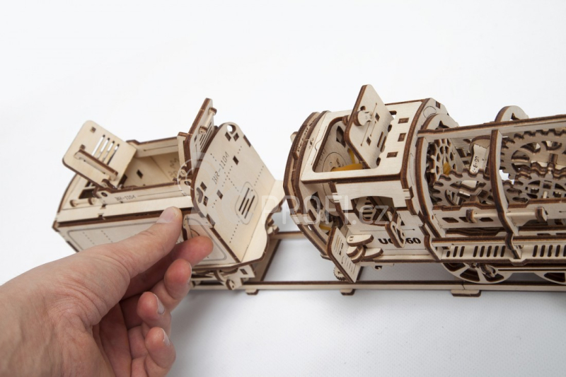 Ugears 3D dřevěné mechanické puzzle Parní lokomotiva 4-6-0 s tendrem