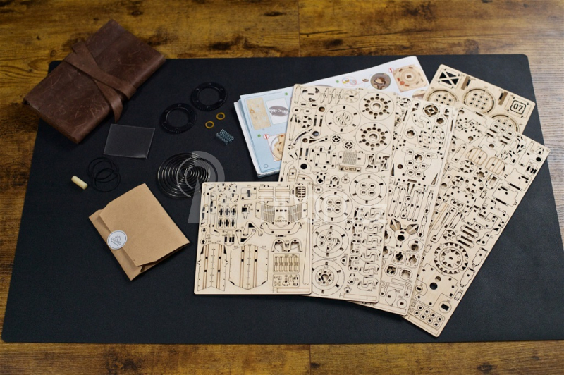 Ugears 3D dřevěné mechanické puzzle Tříkolka UGR-S