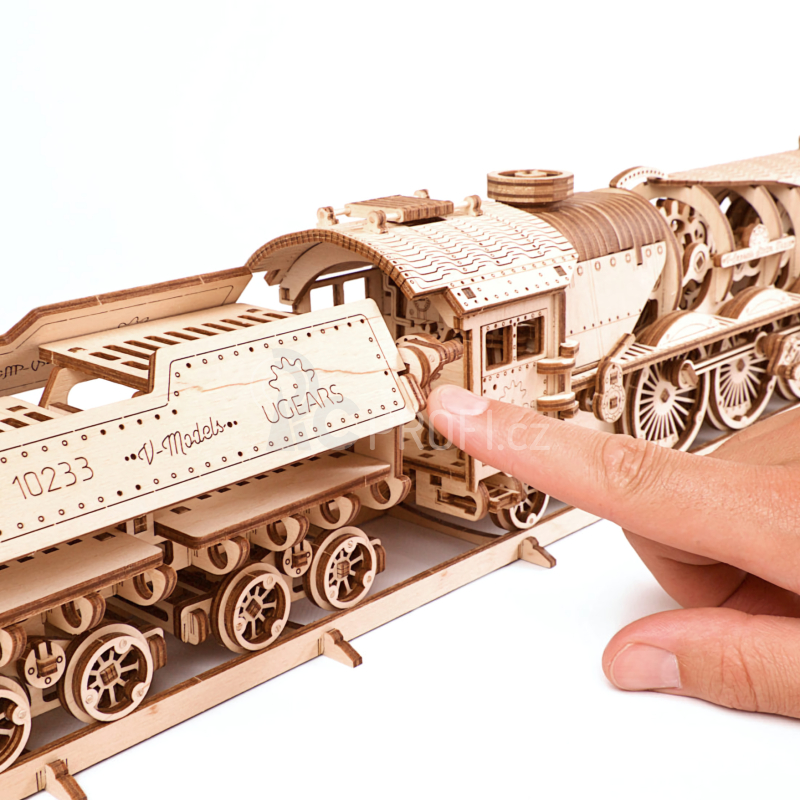 Ugears 3D dřevěné mechanické puzzle V-Express parní lokomotiva 4-6-2 s tendrem