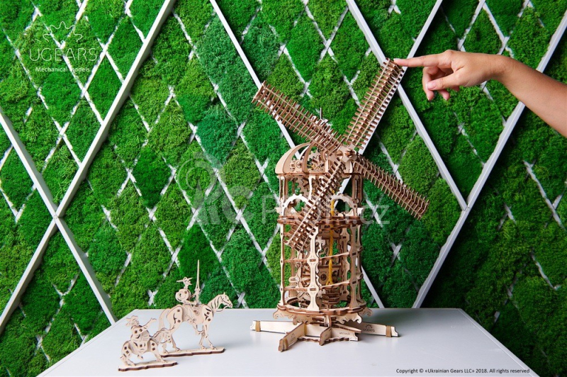 Ugears 3D dřevěné mechanické puzzle Větrný mlýn