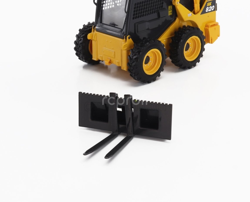 Universal hobbies Komatsu Sk820 Ruspa Gommata - Scraper Tractor 1:32 Žlutá Černá