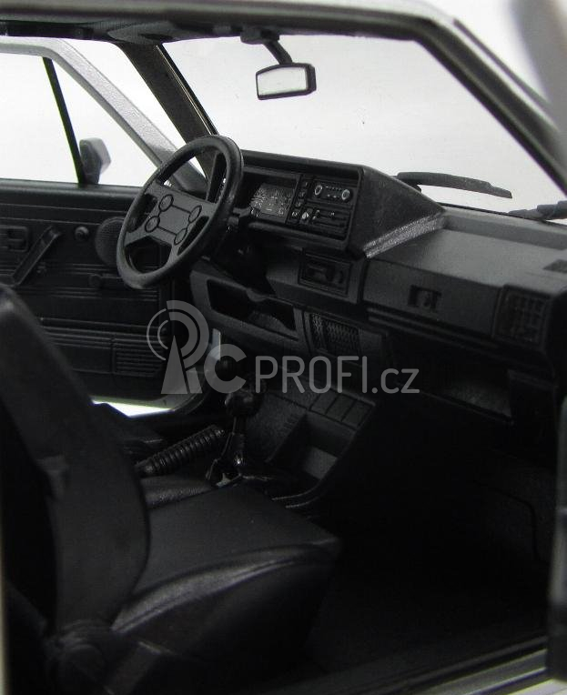 Welly Volkswagen Golf I Gti Pirelli 2-door 1983 1:18 Silver