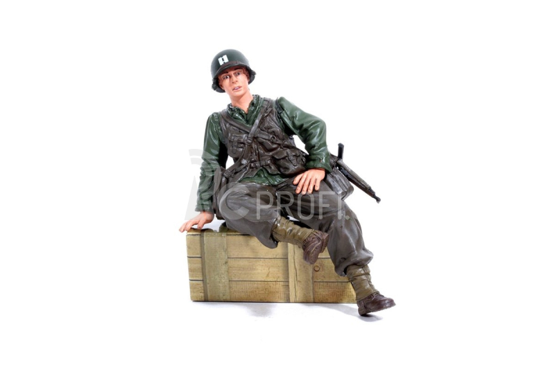 1/16 figurka sedícího kapitána US pěchoty z 2 sv. války, ručně malovaný