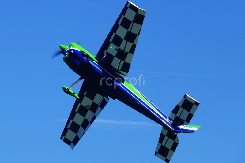 RC letadlo 85