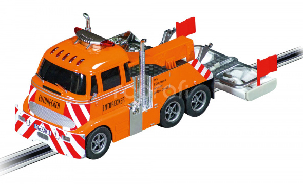 Auto Carrera D132 - 31094 Track Cleaning Truck