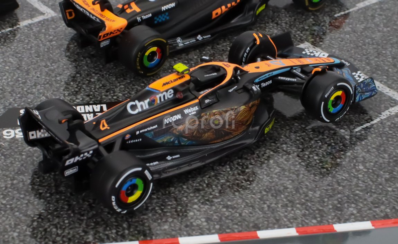 Bburago Mclaren F1  Set 4x - Team Mclaren Mcl36 N 4 Abu Dhabi Gp 2022 - Mcl60 N 4 Singapore Gp - Monaco Gp - British Gp 2023 Lando Norris 1:43 Oranžová Černá Bílá