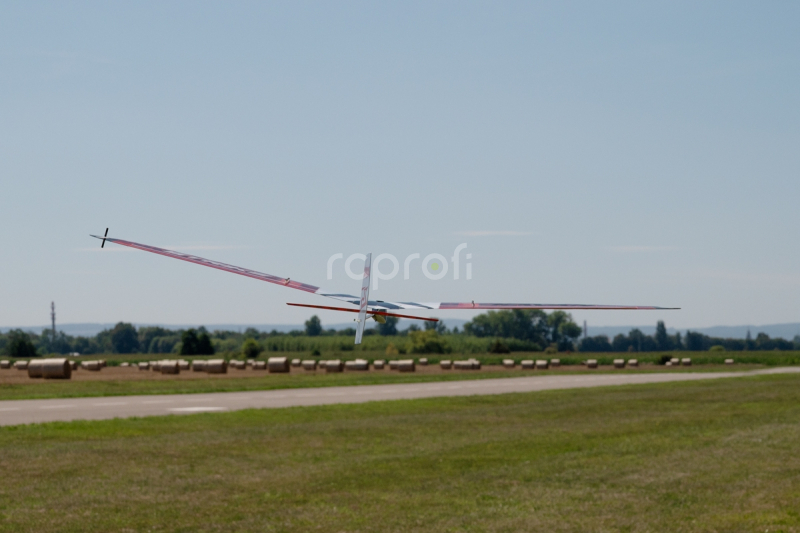 RC letadlo KAVAN Strike DLG 1498mm kit
