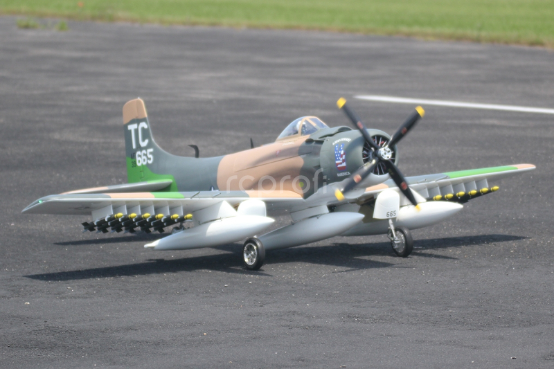 RC letadlo Skyraider A-1 2,18m (Zatahovací podvozek) Kamuflážní