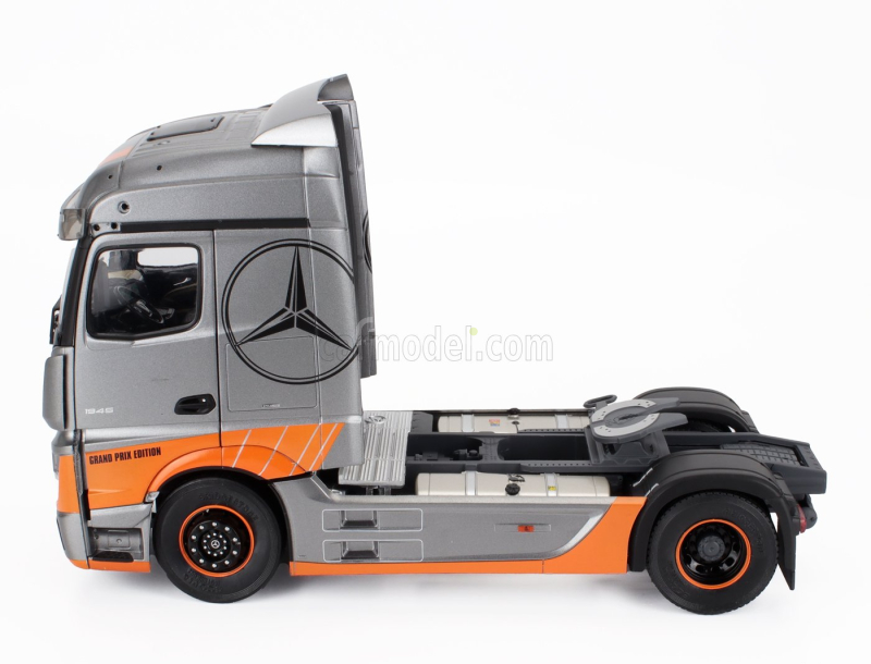 Solido Mercedes benz Actros 2 Tractor Truck 2-assi Gran Prix Edition 2019 1:24 Šedo Oranžová