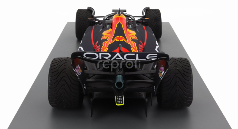 Spark-model Red bull F1  Rb18 Team Oracle Red Bull Racing N 1 World Champion Winner Japan Gp With Pit Board 2022 Max Verstappen 1:12 Matná Modrá Žlutá Červená