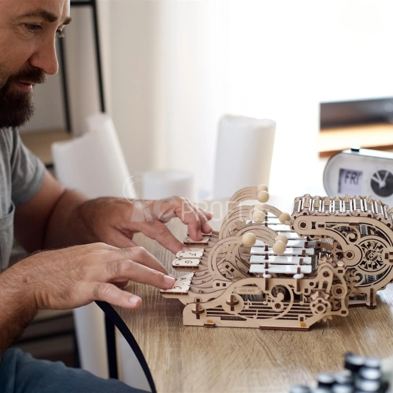 Ugears 3D dřevěné mechanické puzzle Programovatelná celesta