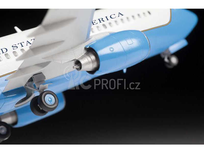 Zvezda Boeing 737-700/C-40B (1:144)