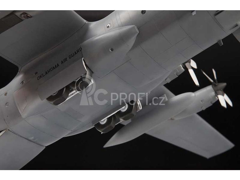 Zvezda Lockheed C-130 H Hercules (1:72)