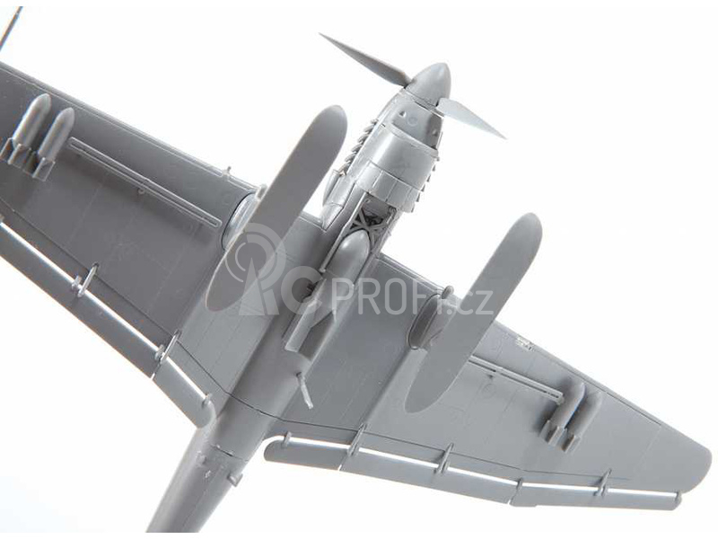 Zvezda Snap Kit Junkers JU-87B-2/U4 Stuka with skis (1:72)