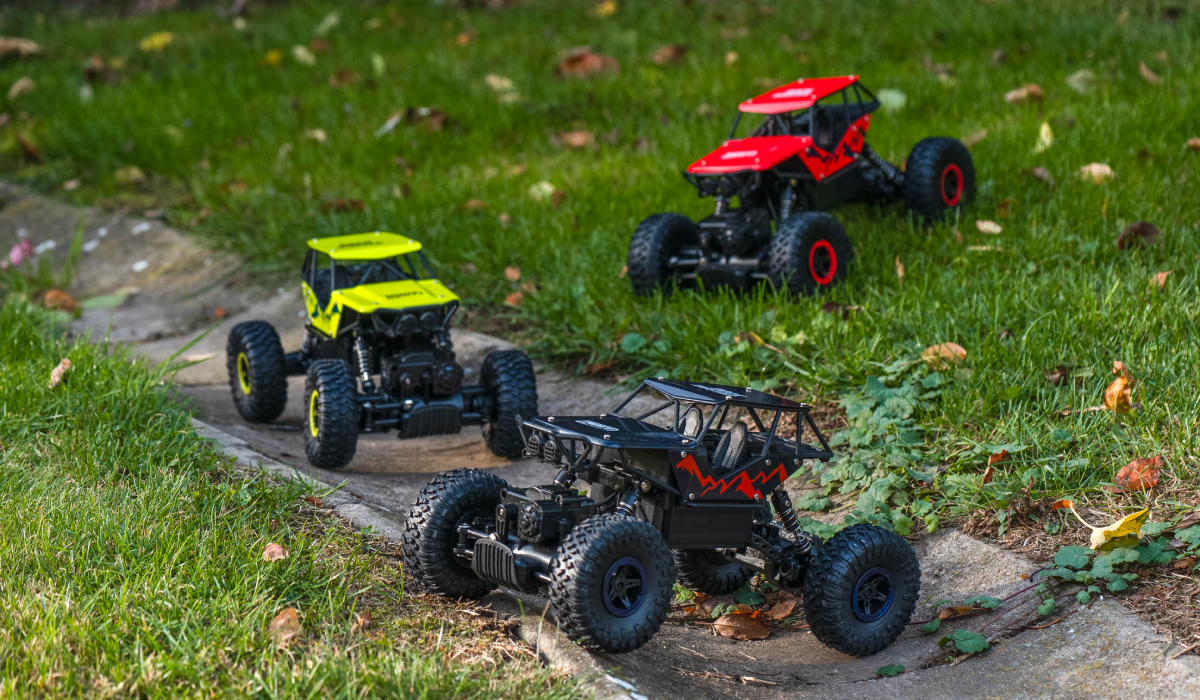 RC auto RMT Rock Buster v terénu
