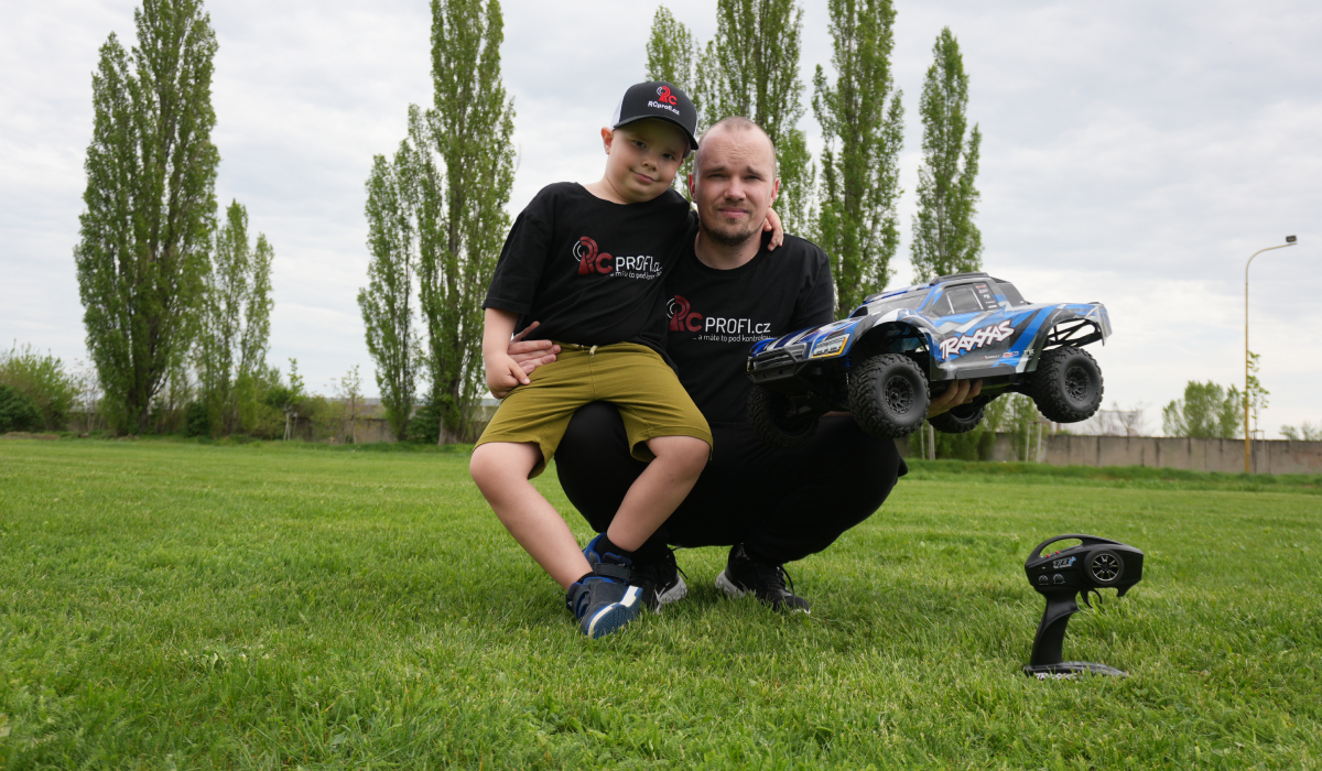 Naši testeři RC auta Traxxas Maxx Slash
