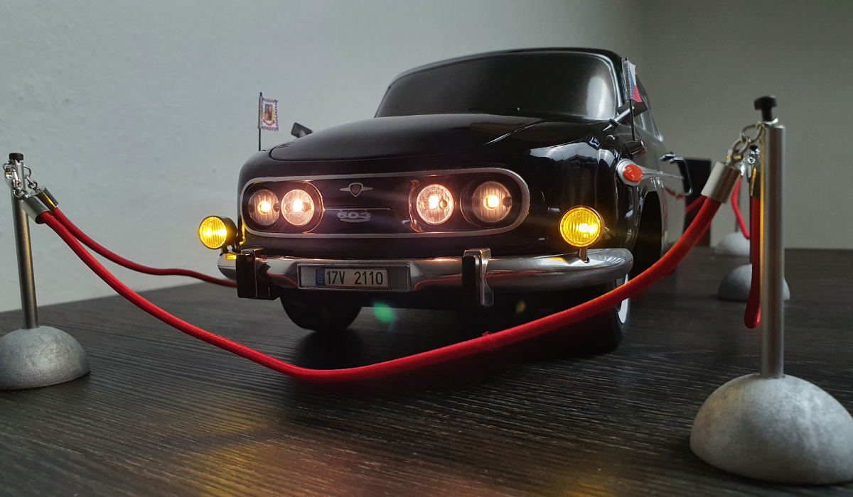 Přední světla – upravená Tatra 603
