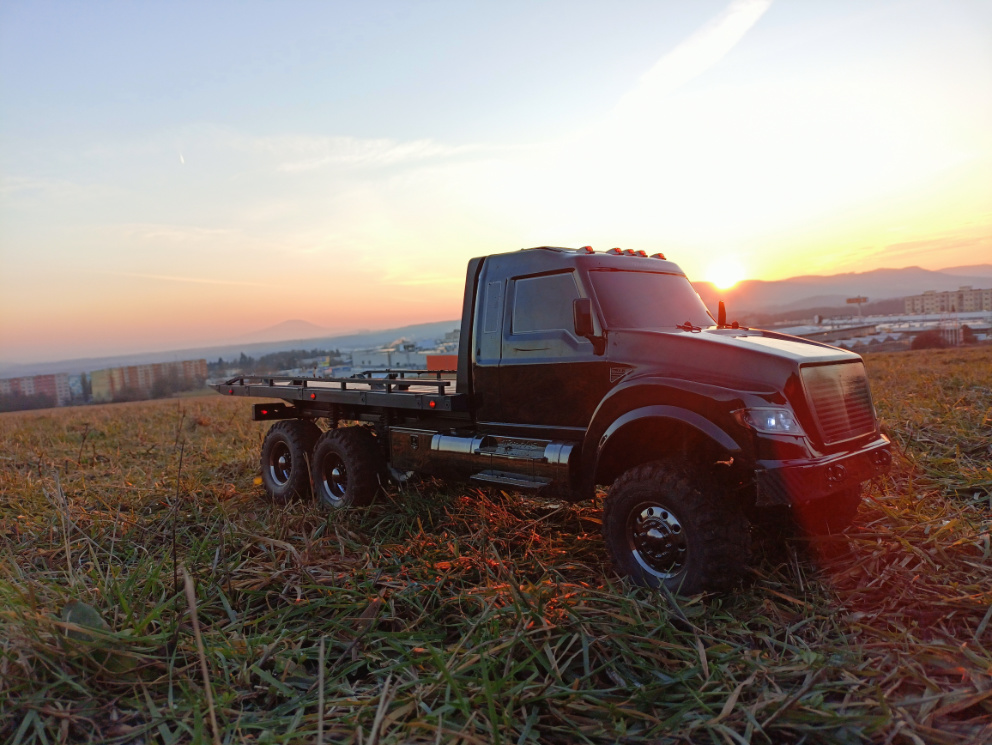 Traxxas TRX-6 Ultimate RC Hauler 6×6
